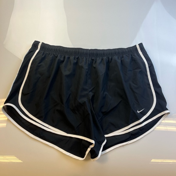 Pants - Nike dri fit tempo shorts r52-36